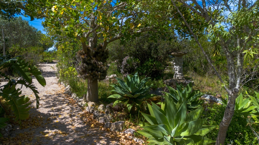 6 Bedroom Property for Sale in Stilbaai Oos Western Cape